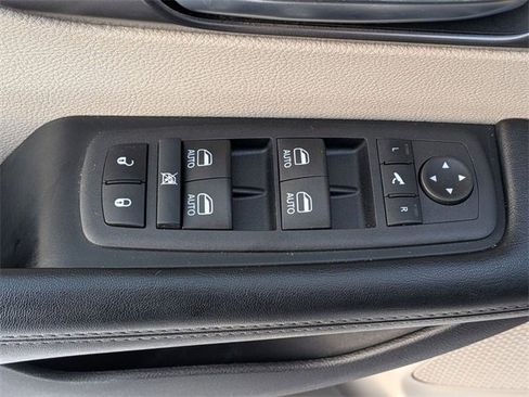 Certified 2019 Chrysler Pacifica Limited image 15