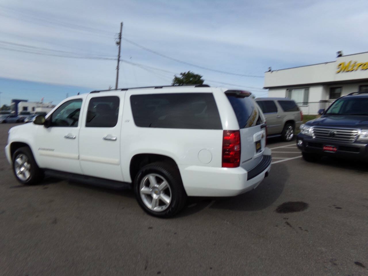 Used 2007 Chevrolet Suburban LTZ w/ LTZ Preferred Equipment Group AWD/4WD image 64
