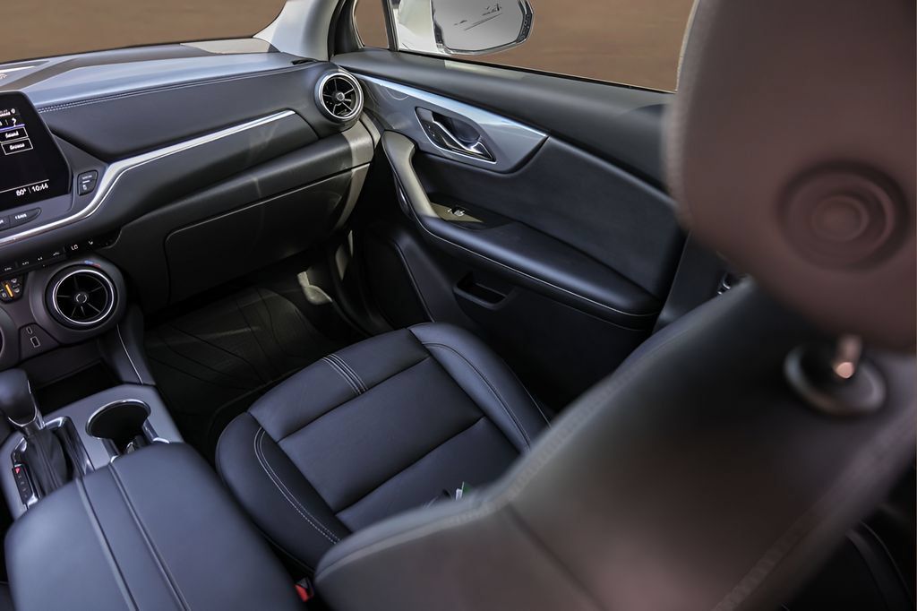 Used 2023 Chevrolet Blazer LT FWD image 26