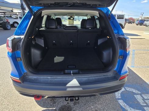 Used 2022 Jeep Cherokee Trailhawk w/ Premium Leather Package image 9