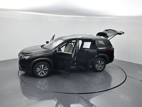 Used 2025 Nissan Pathfinder SL FWD image 50