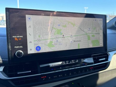 Used 2025 Toyota Sienna Platinum image 25