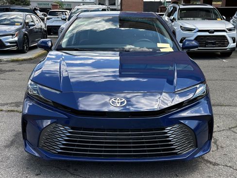 Used 2025 Toyota Camry XLE FWD image 7
