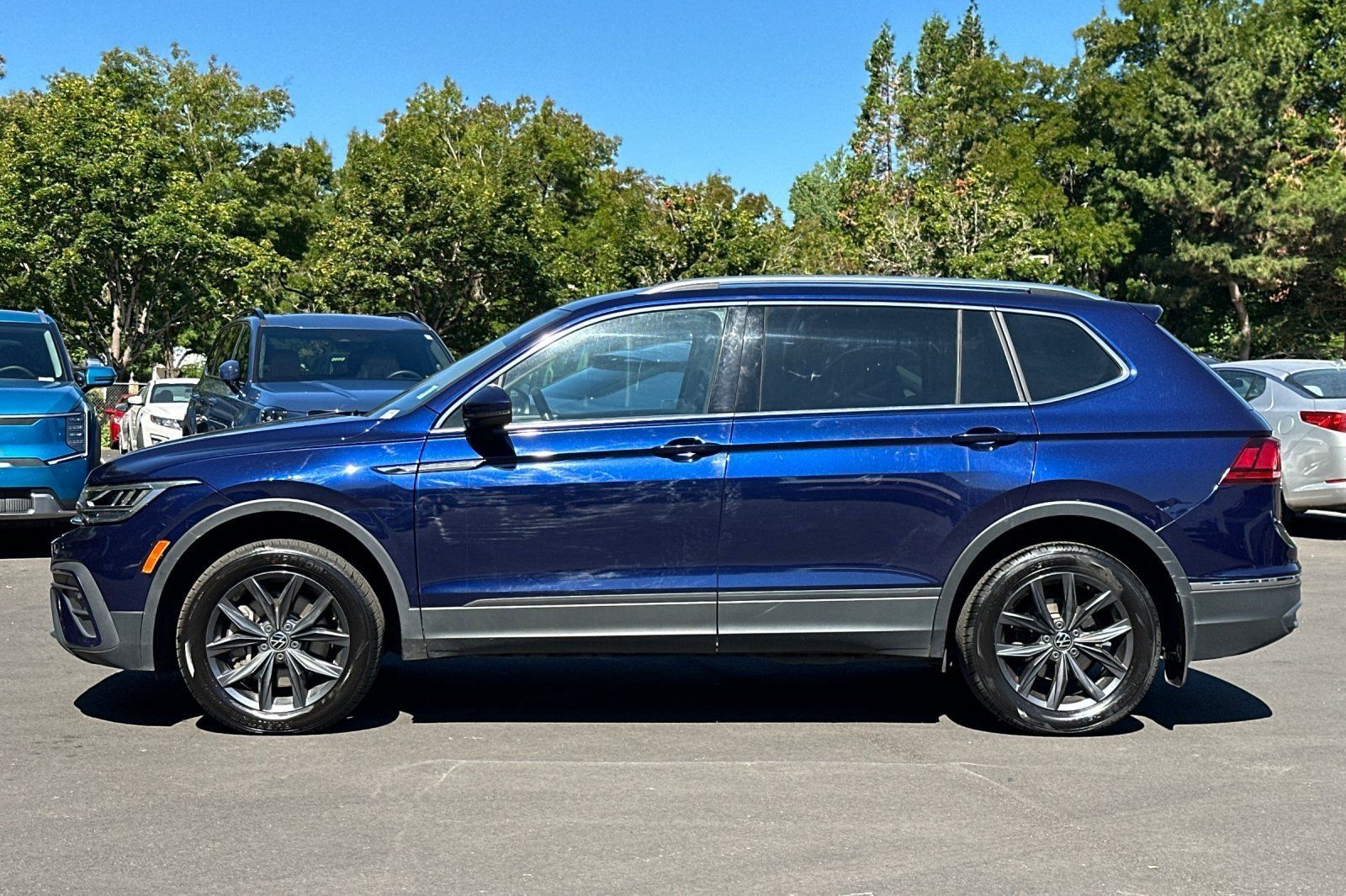 Used 2023 Volkswagen Tiguan SE AWD/4WD image 7
