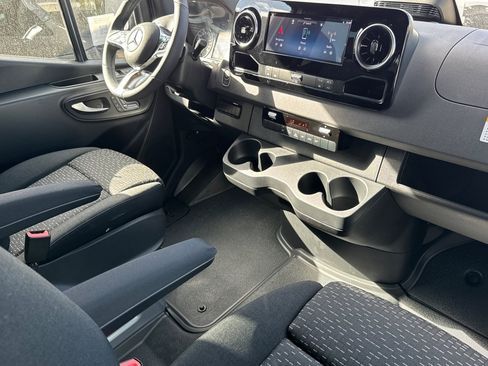 New 2025 Mercedes-Benz Sprinter 2500 image 17