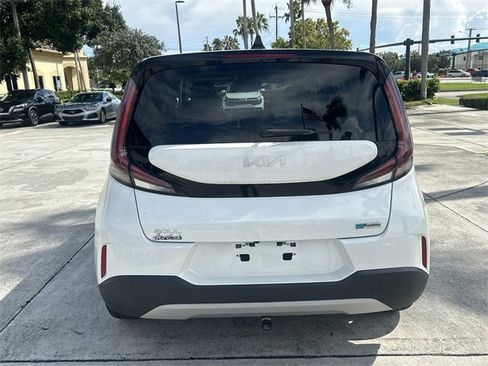 Certified 2023 Kia Soul EX image 7