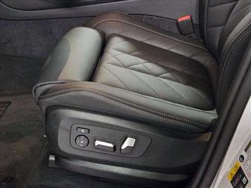 Used 2026 BMW X5 xDrive50e w/ Premium Package image 4