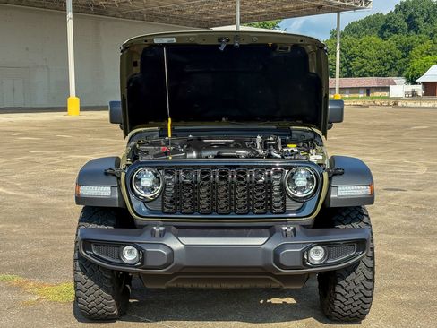 Used 2025 Jeep Wrangler Sport AWD/4WD image 36