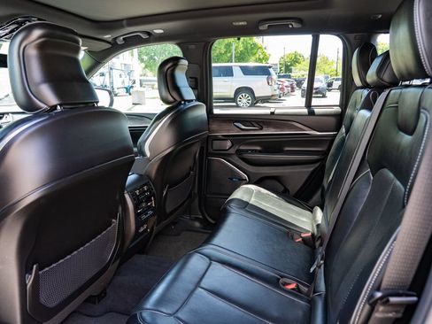 Used 2023 Jeep Grand Cherokee Overland w/ Advanced Protech Group III AWD/4WD image 26