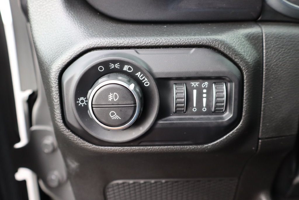 Used 2022 Jeep Gladiator Sport AWD/4WD image 29