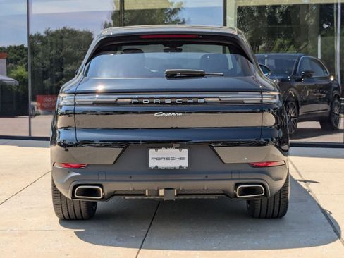Certified 2025 Porsche Cayenne image 10