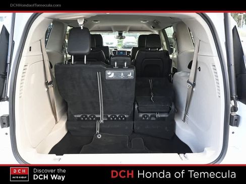 Used 2018 Chrysler Pacifica Touring-L image 22