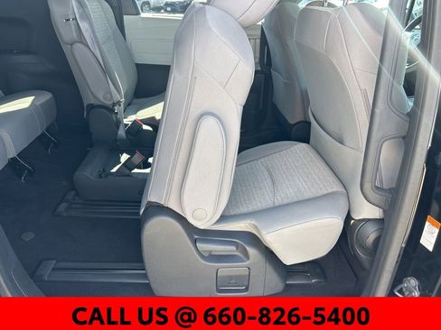 Used 2025 Toyota Sienna LE image 9