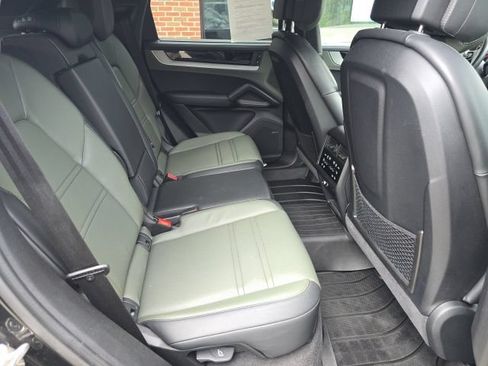 Used 2024 Porsche Cayenne AWD/4WD image 13