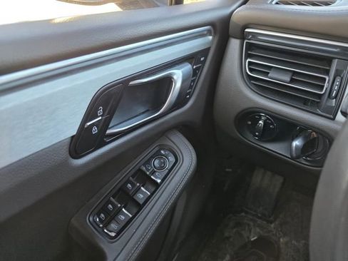 Used 2020 Porsche Macan Turbo image 8