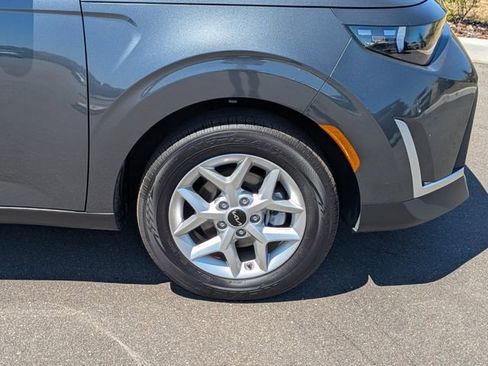 Used 2025 Kia Soul LX FWD image 11