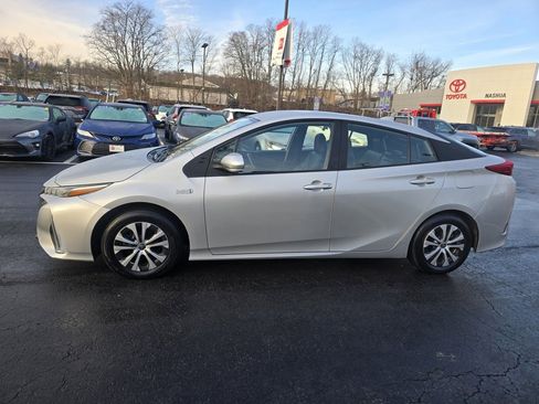 Certified 2021 Toyota Prius Prime XLE image 3