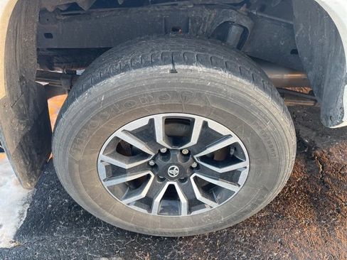 Used 2021 Toyota Tacoma TRD Sport image 3