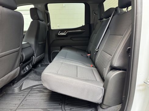 New 2026 GMC Sierra 1500 SLE image 17