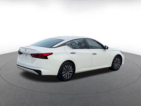 Used 2025 Nissan Altima 2.5 SV image 14