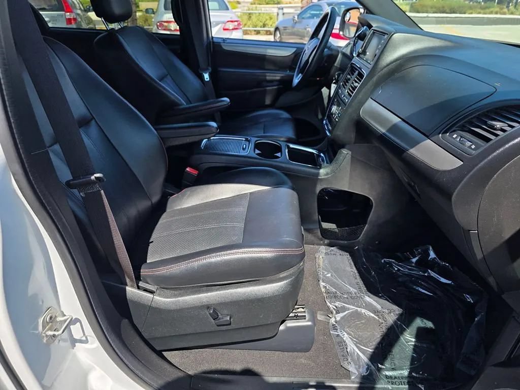 Used 2017 Dodge Grand Caravan GT FWD image 7
