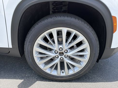 New 2026 Chevrolet Traverse LT w/ Driver Confidence Package FWD image 12