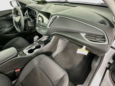 Used 2024 Chevrolet Malibu LS w/ Driver Confidence Package FWD image 9
