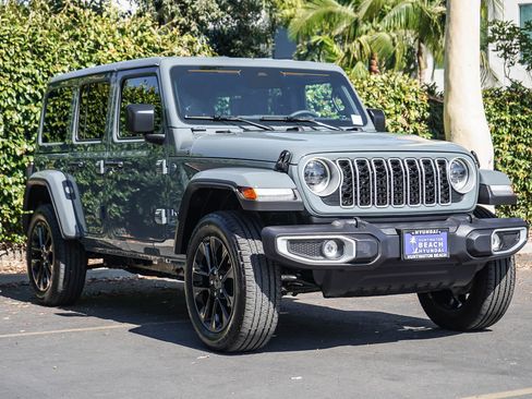 Used 2025 Jeep Wrangler Unlimited Sahara w/ Safety Group AWD/4WD image 3
