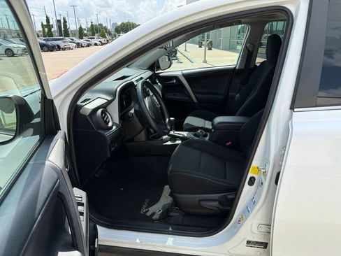 Used 2016 Toyota RAV4 XLE AWD/4WD image 2