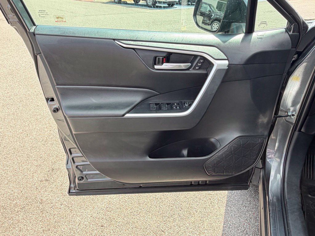 Used 2023 Toyota RAV4 XLE Premium FWD image 20