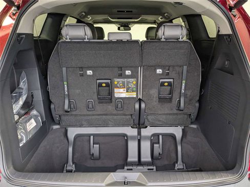 New 2026 Toyota Sienna XLE image 7