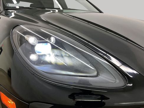 Used 2020 Porsche Macan AWD/4WD image 27
