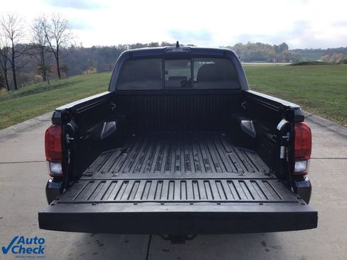 Used 2022 Toyota Tacoma SR image 5