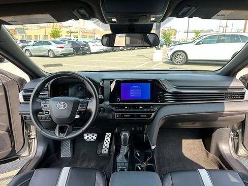 Used 2025 Toyota Camry SE FWD image 11