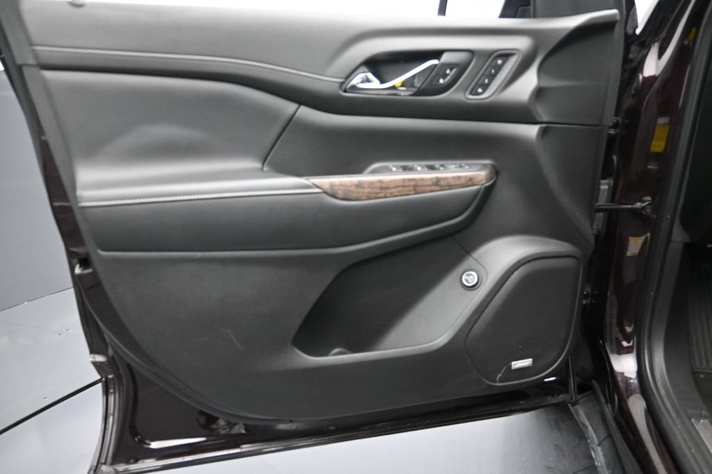 Used 2020 GMC Acadia Denali w/ Technology Package FWD image 12