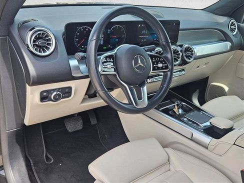 Used 2023 Mercedes-Benz EQB 300 4MATIC image 9
