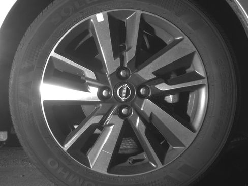 Used 2025 Nissan Versa SV FWD image 16