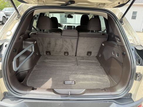 Used 2014 Jeep Cherokee Latitude w/ Cold Weather Group FWD image 17