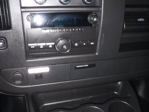 Used 2009 Chevrolet Express 1500 AWD image 7