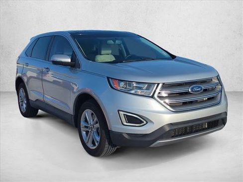 Used 2017 Ford Edge Titanium w/ Equipment Group 301A FWD image 3