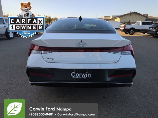 Used 2025 Hyundai Elantra SEL FWD image 4