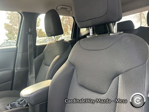 Used 2019 Jeep Renegade Altitude w/ Quick Order Package 2XM image 16