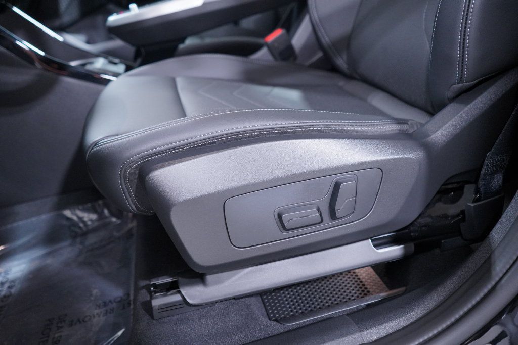 Used 2026 BMW X1 xDrive28i AWD/4WD image 8