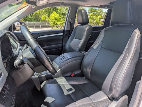 Used 2018 Toyota Highlander XLE FWD image 11