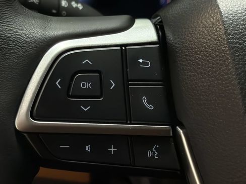 Used 2024 Toyota Highlander Platinum AWD/4WD image 26