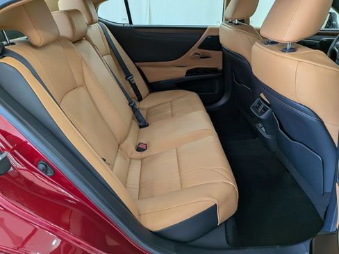 Used 2025 Lexus ES 350 w/ Accessory Package (Z2) FWD image 34