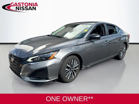 Used 2025 Nissan Altima 2.5 SV FWD image 3
