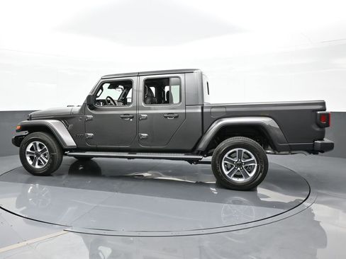 Used 2024 Jeep Gladiator Sport w/ Premium Package image 3