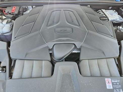 Certified 2026 Porsche Cayenne Coupe AWD/4WD image 30