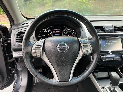 Used 2015 Nissan Altima 2.5 SV w/ Convenience Package FWD image 15